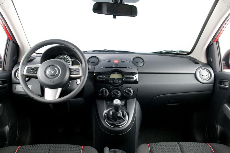  Mazda2 2010 года  (фото 183 из 183)